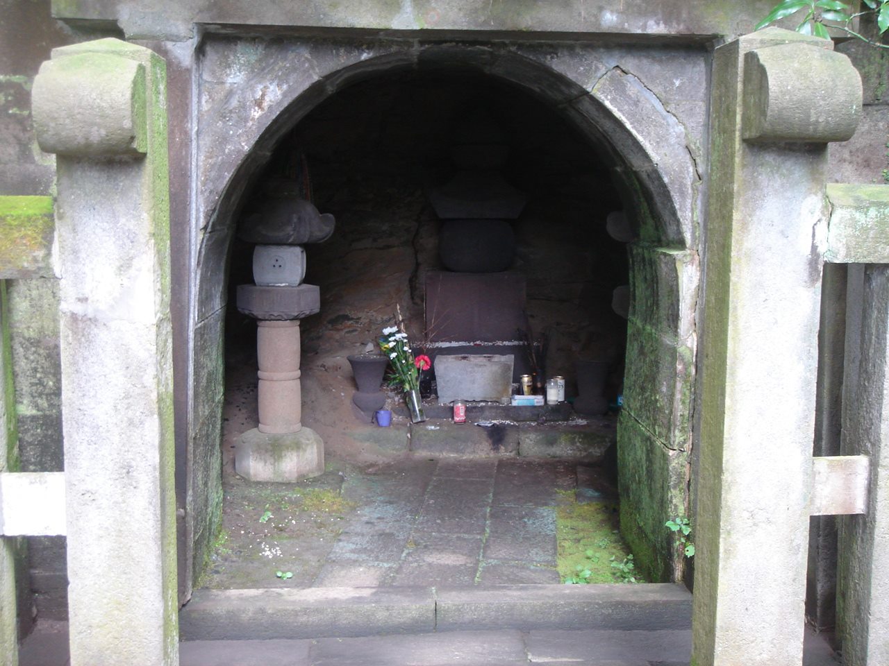 大江広元の墓(白旗神社裏)