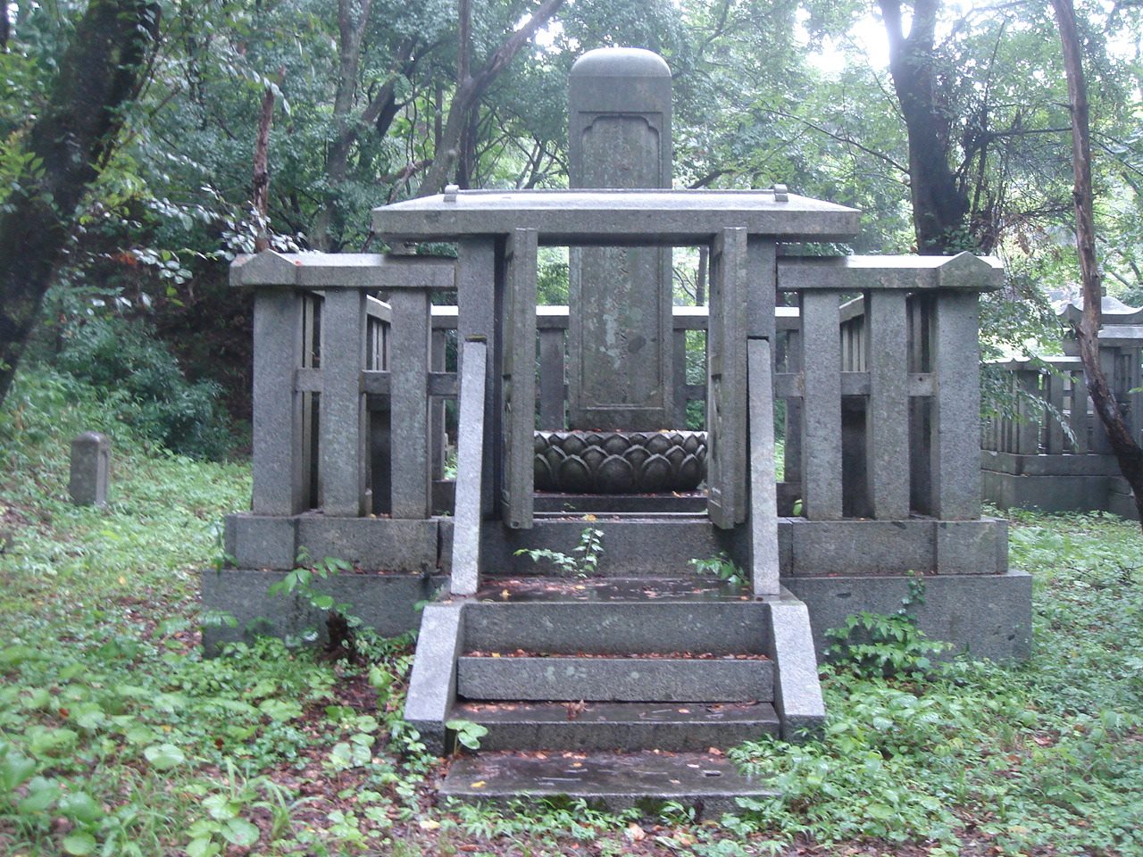 南部利視の墓(聖寿禅寺)