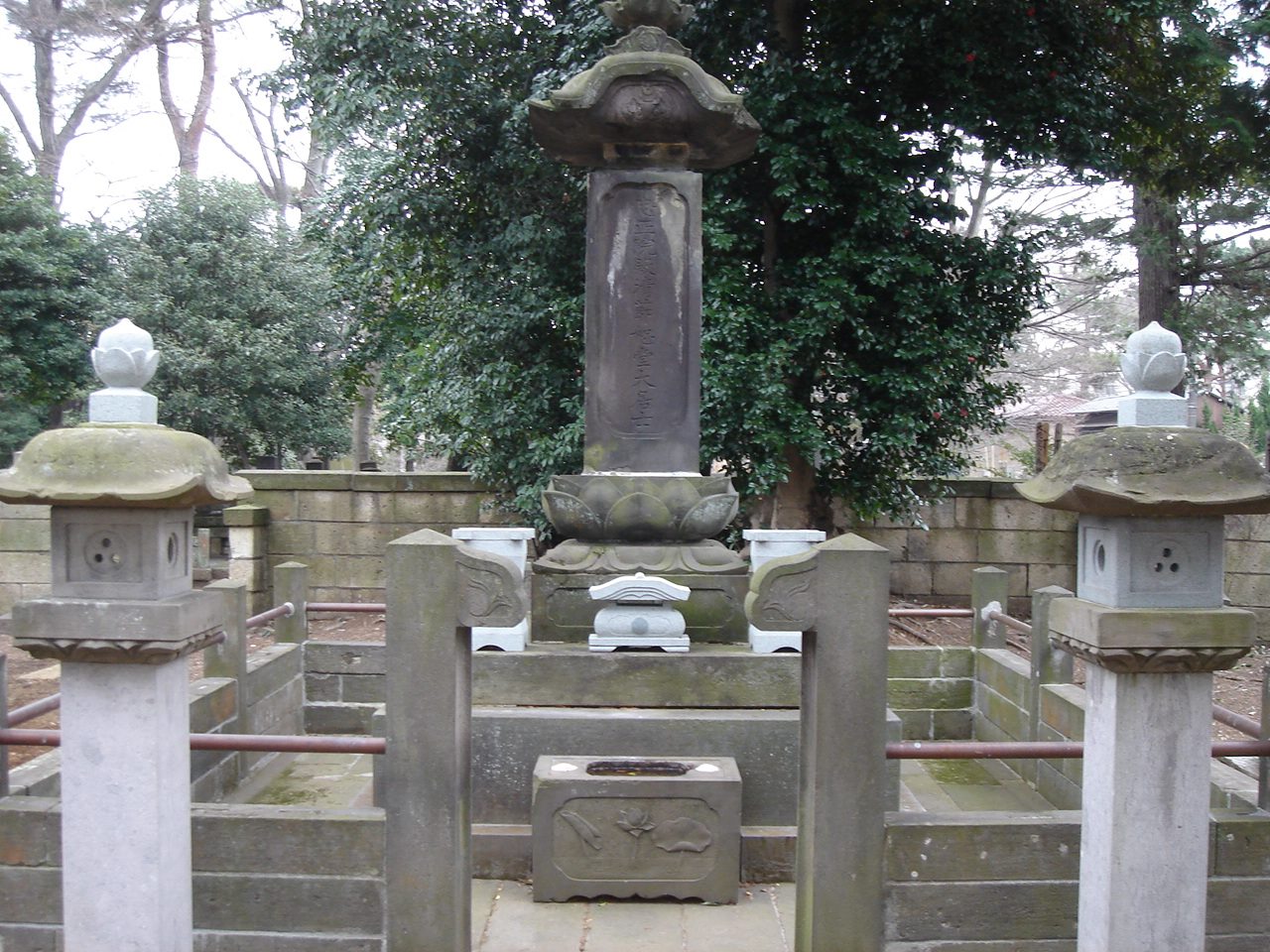井伊直憲の墓（豪徳寺）