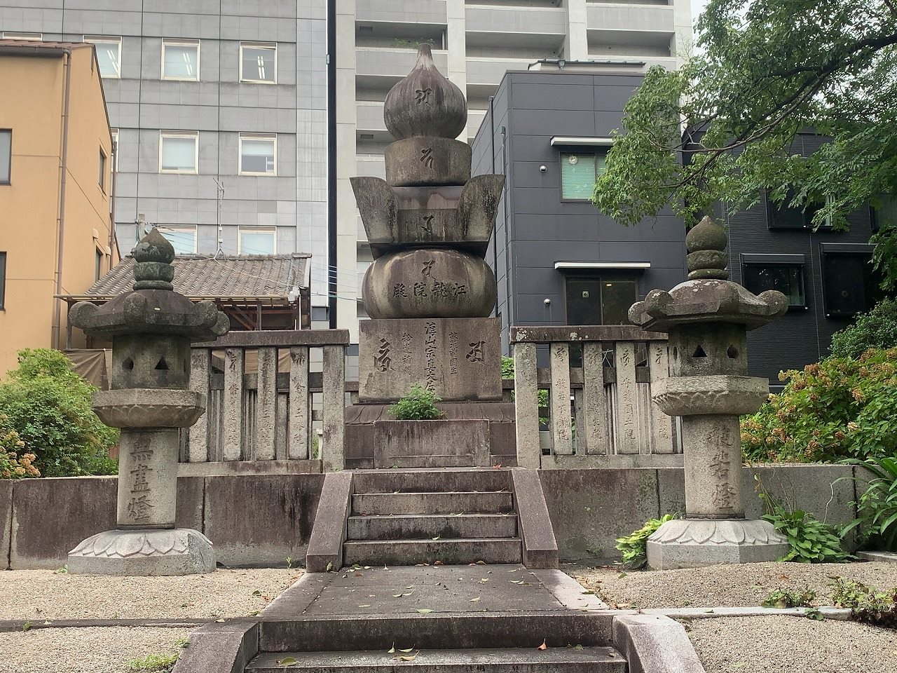 黒田光之の墓(東長寺)