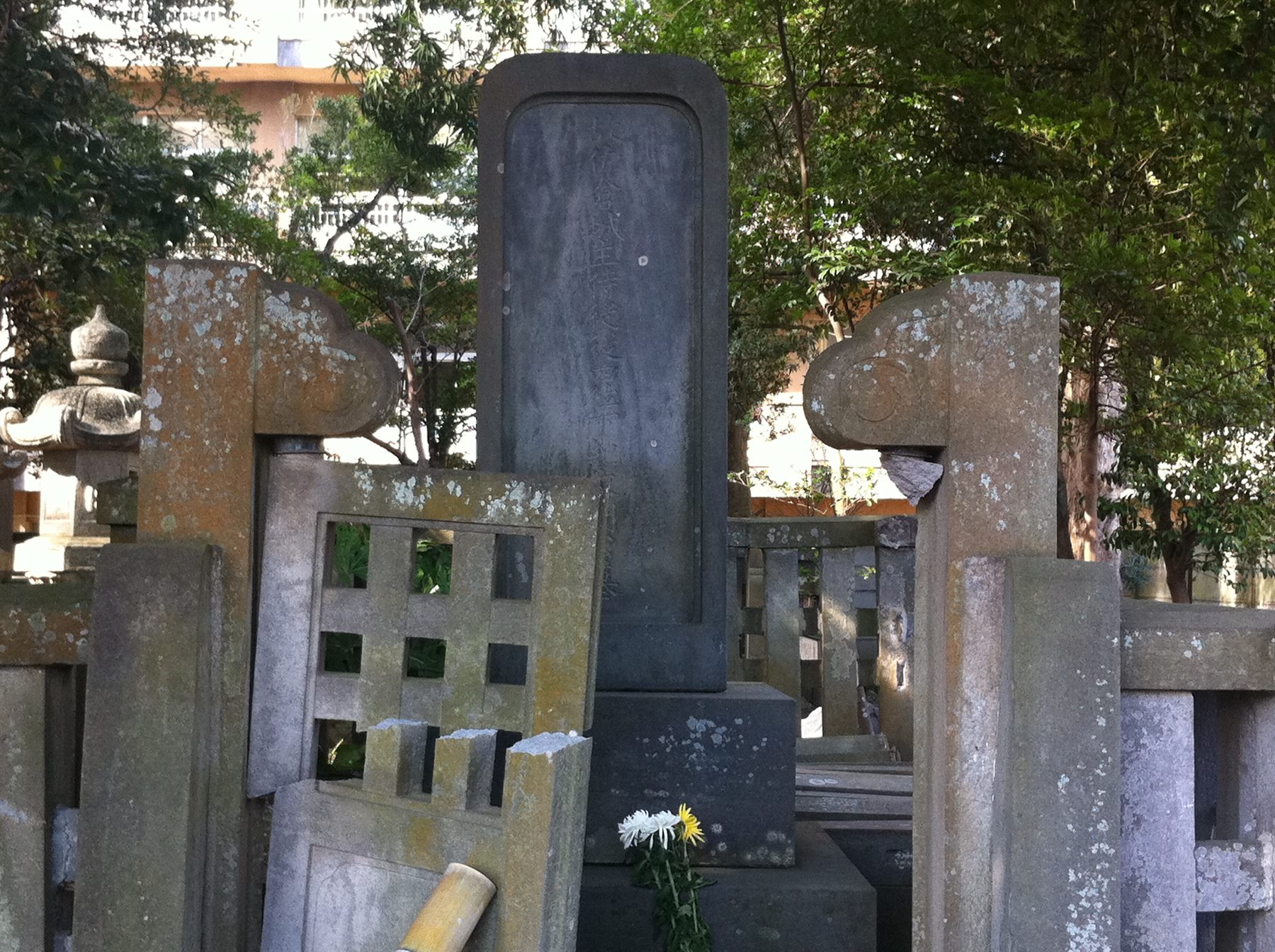 堀田正睦の墓(甚大寺) 写真1