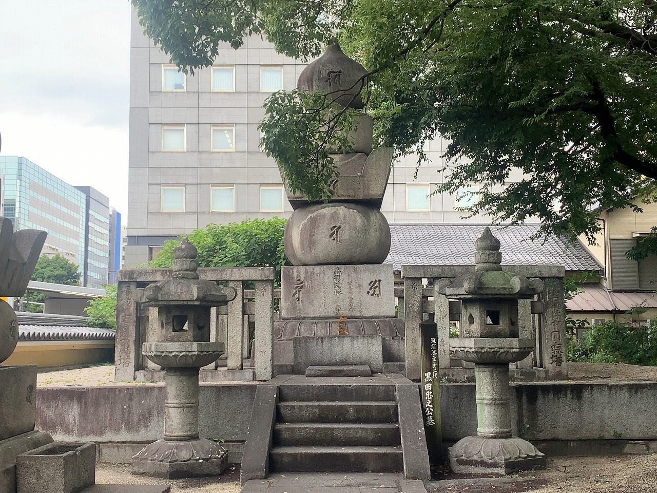 黒田忠之の墓(東長寺)