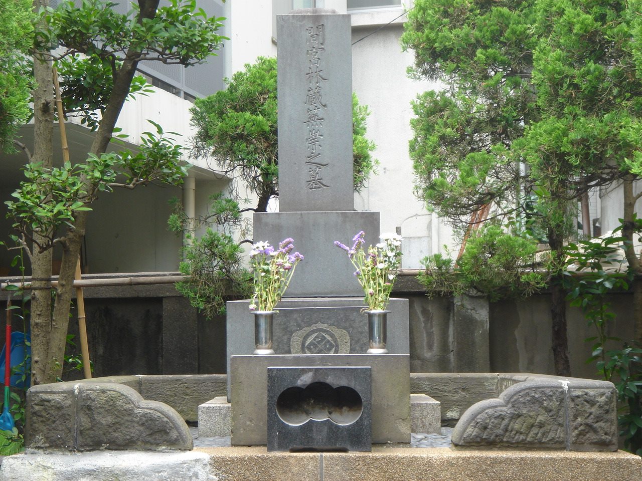 間宮林蔵の墓(本立寺)