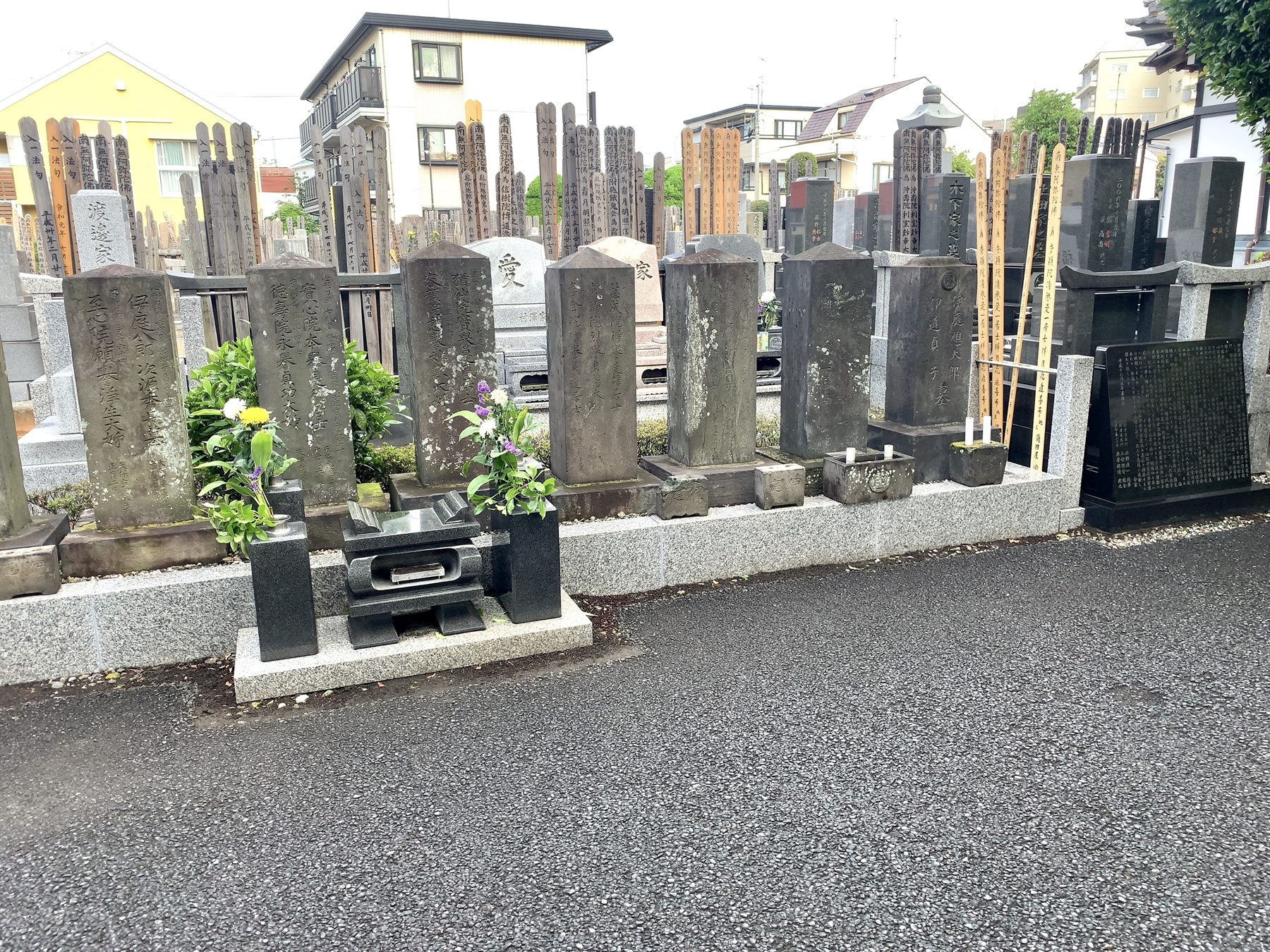 伊庭八郎の墓(貞源寺) 写真1