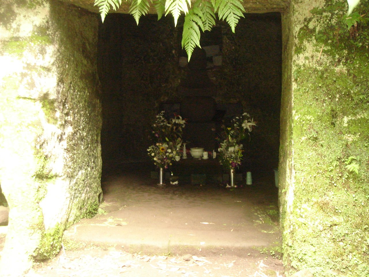 源実朝の墓(寿福寺)